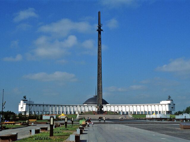 Здание Центрального музея Великой Отечественной войны 1941-1945 годов и Монумент Победы в Парке Победы на Поклонной горе. - «Россия сегодня», 640, 19.04.2022