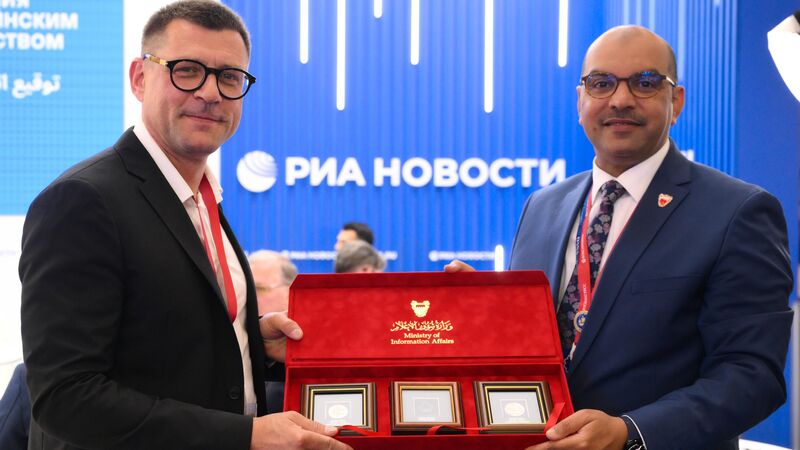 Первый заместитель главного редактора "России сегодня" Сергей Кочетков и Генеральный директор информационного агентства Бахрейна BNA Абдулла Халил Бухиджи, Первый заместитель главного редактора "России сегодня" Сергей Кочетков и Генеральный директор информационного агентства Бахрейна BNA Абдулла Халил Бухиджи, - «Россия сегодня», 800, 20.06.2025