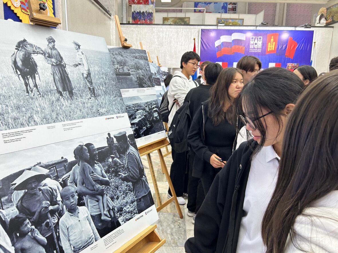 Фотовыставка "Освобождение. Мир народам" открылась в Улан-Баторе Фотовыставка "Освобождение. Мир народам" открылась в Улан-Баторе - «Россия сегодня», 1180, 25.09.2025