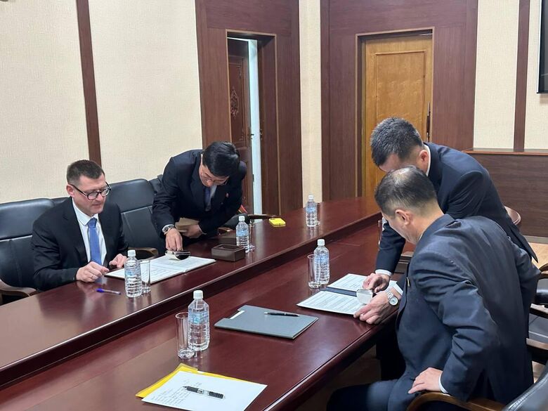 Первый заместитель главного редактора "Россия сегодня" Сергей Кочетков и заместитель генерального директора ЦТАК Пак Ган Хо Первый заместитель главного редактора "Россия сегодня" Сергей Кочетков и заместитель генерального директора ЦТАК Пак Ган Хо - «Россия сегодня», 780, 11.11.2025