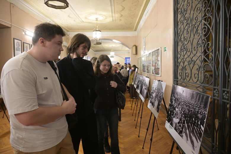 Фотовыставка "Освобождение" открылась на площадке МГЛУ Фотовыставка "Освобождение" открылась на площадке МГЛУ - «Россия сегодня», 780, 05.12.2025