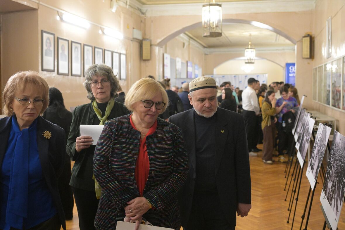Фотовыставка "Освобождение" открылась на площадке МГЛУ Фотовыставка "Освобождение" открылась на площадке МГЛУ - «Россия сегодня», 1180, 05.12.2025